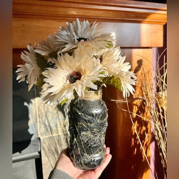 NEW SPIDER FAUX FLORAL ARRANGEMENT - Spooky Potion bottle arrangement - Picture 11 of 17